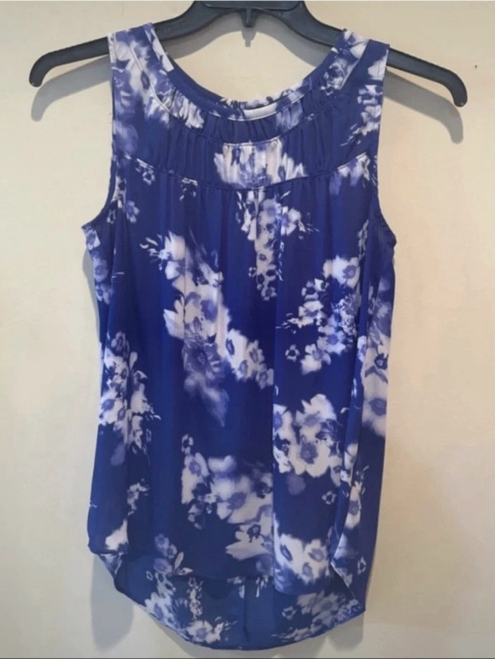 Simply Vera Vera Wang Blue and White Floral Sleeveless Tank